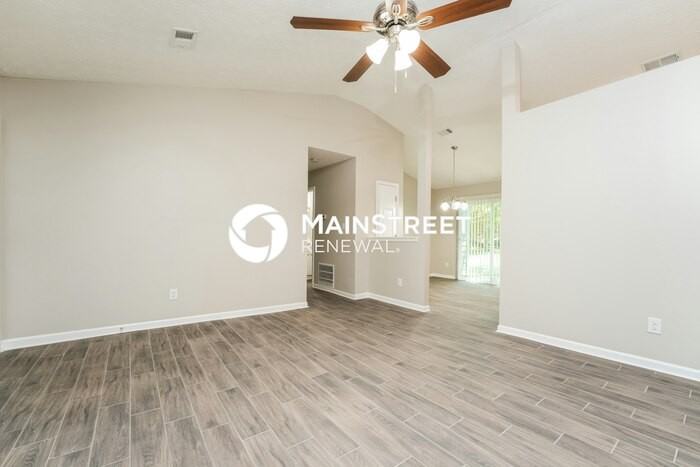 2729 Maple Grove Dr - Photo 3 of 16