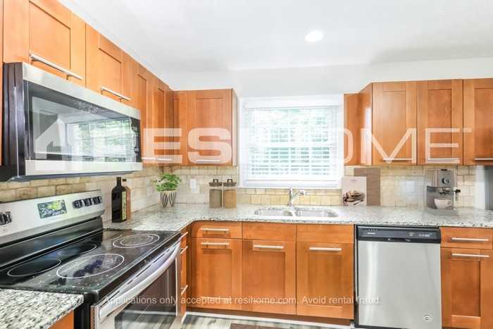 1996 Ocee Dr - Photo 2 of 19