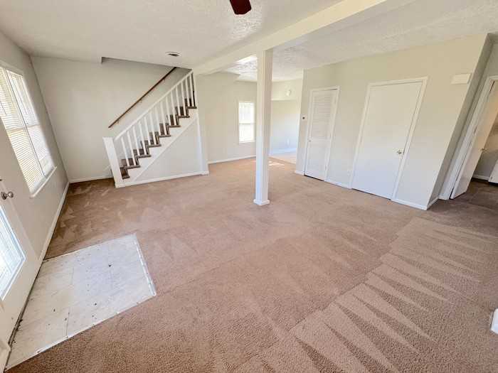 431 Seaboard Ave - Photo 3 of 26