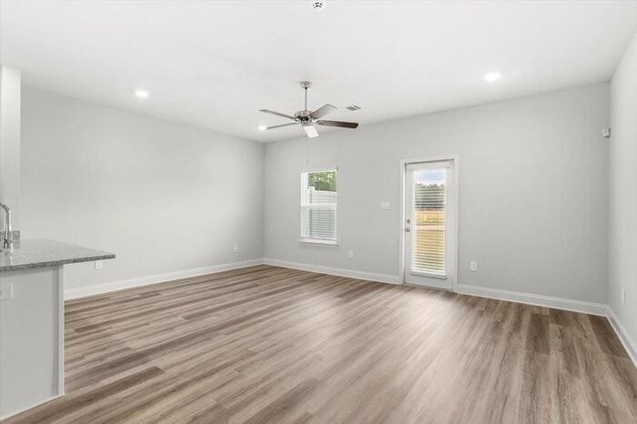 12314 Sinclaire Dr - Photo 5 of 41