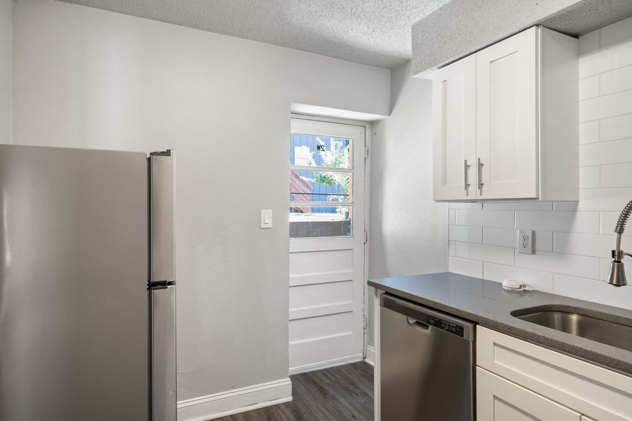 Pendleton Heights Apartments - Photo 3 of 22