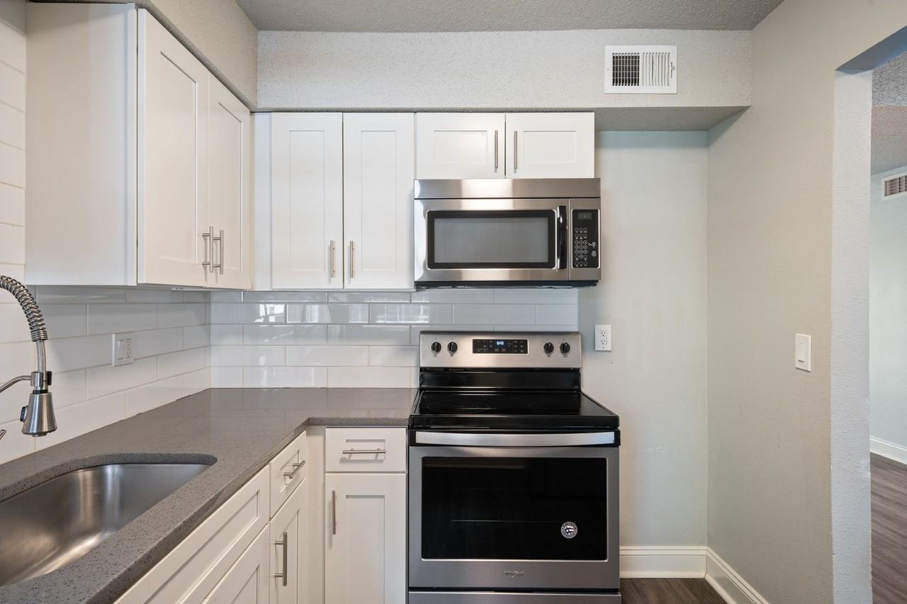 Pendleton Heights Apartments - Photo 5 of 22