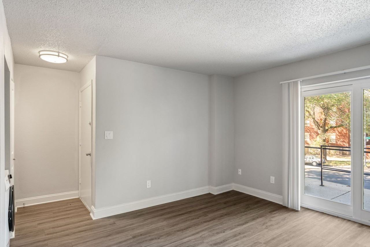 Pendleton Heights Apartments - Photo 6 of 22