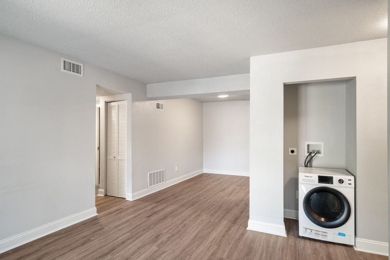 Pendleton Heights Apartments - Photo 7 of 22