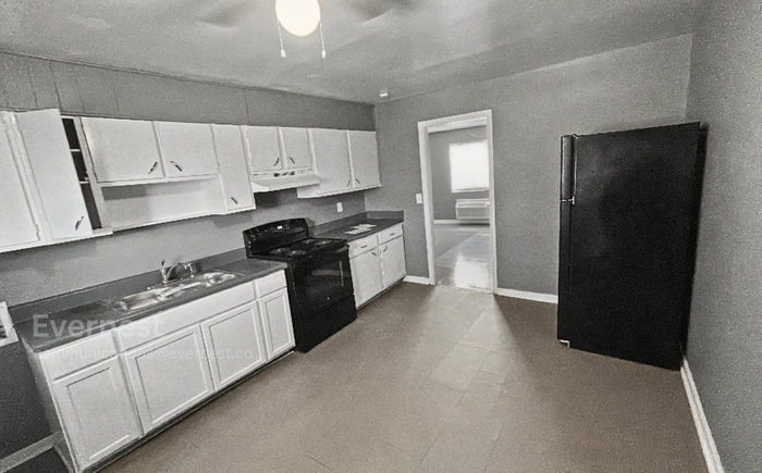 2421 29th Street Ensley #C - Photo 5 of 19