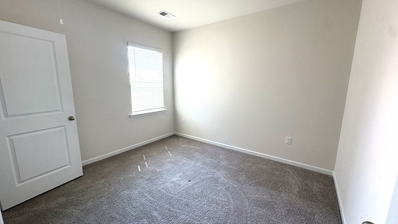 130 Fenwick Dr - Photo 5 of 23