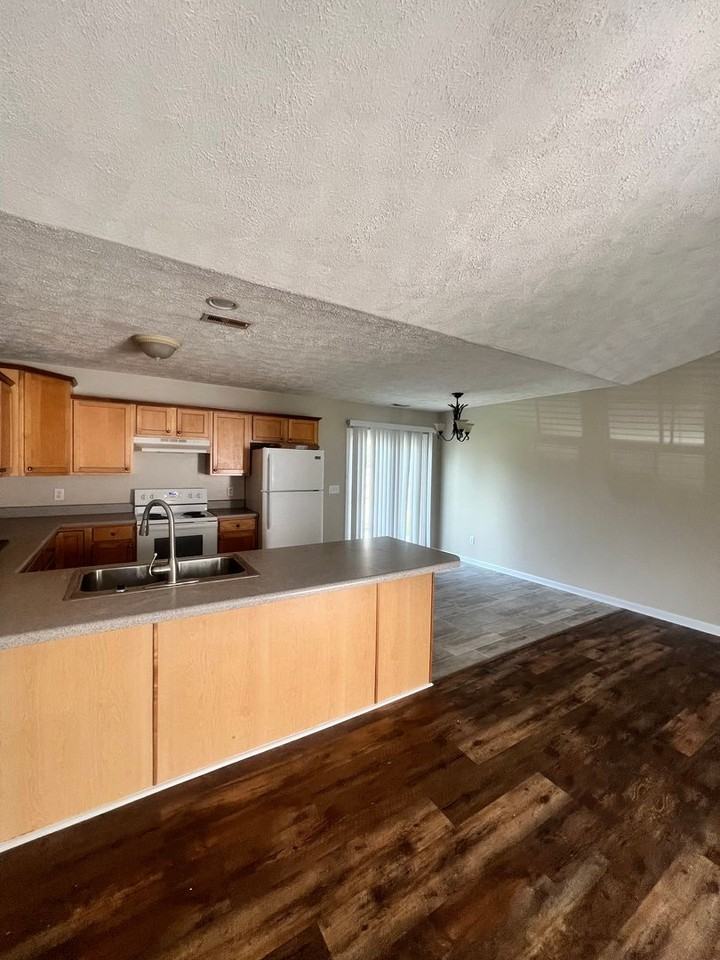101 Sweet Bay Dr - Photo 3 of 13
