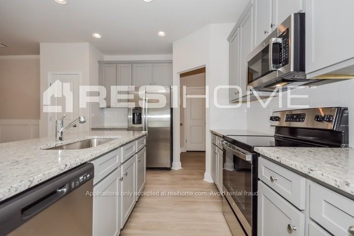 3038 Faireno Pl - Photo 5 of 24