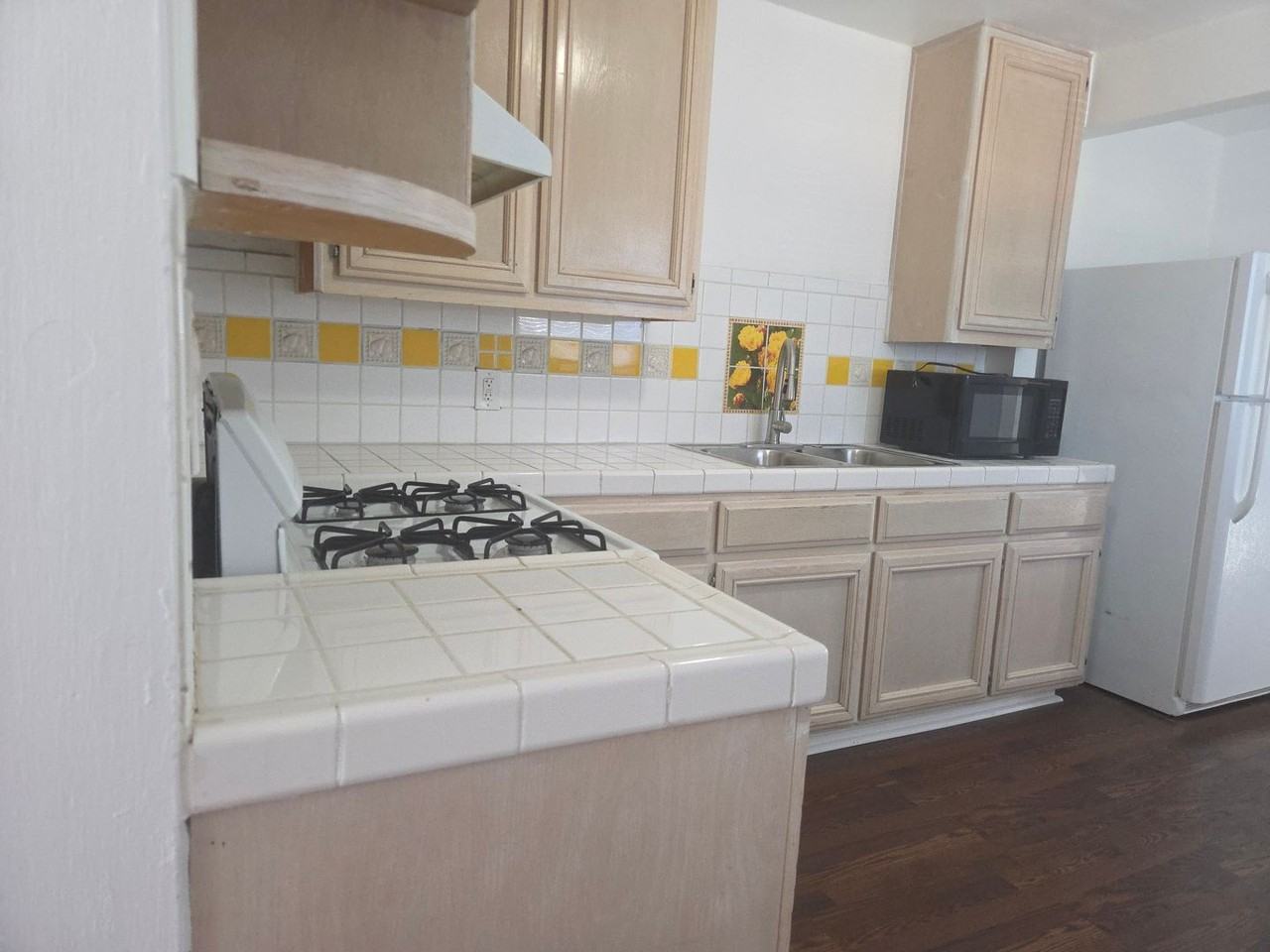 6535 Bullion Ave - Photo 2 of 39