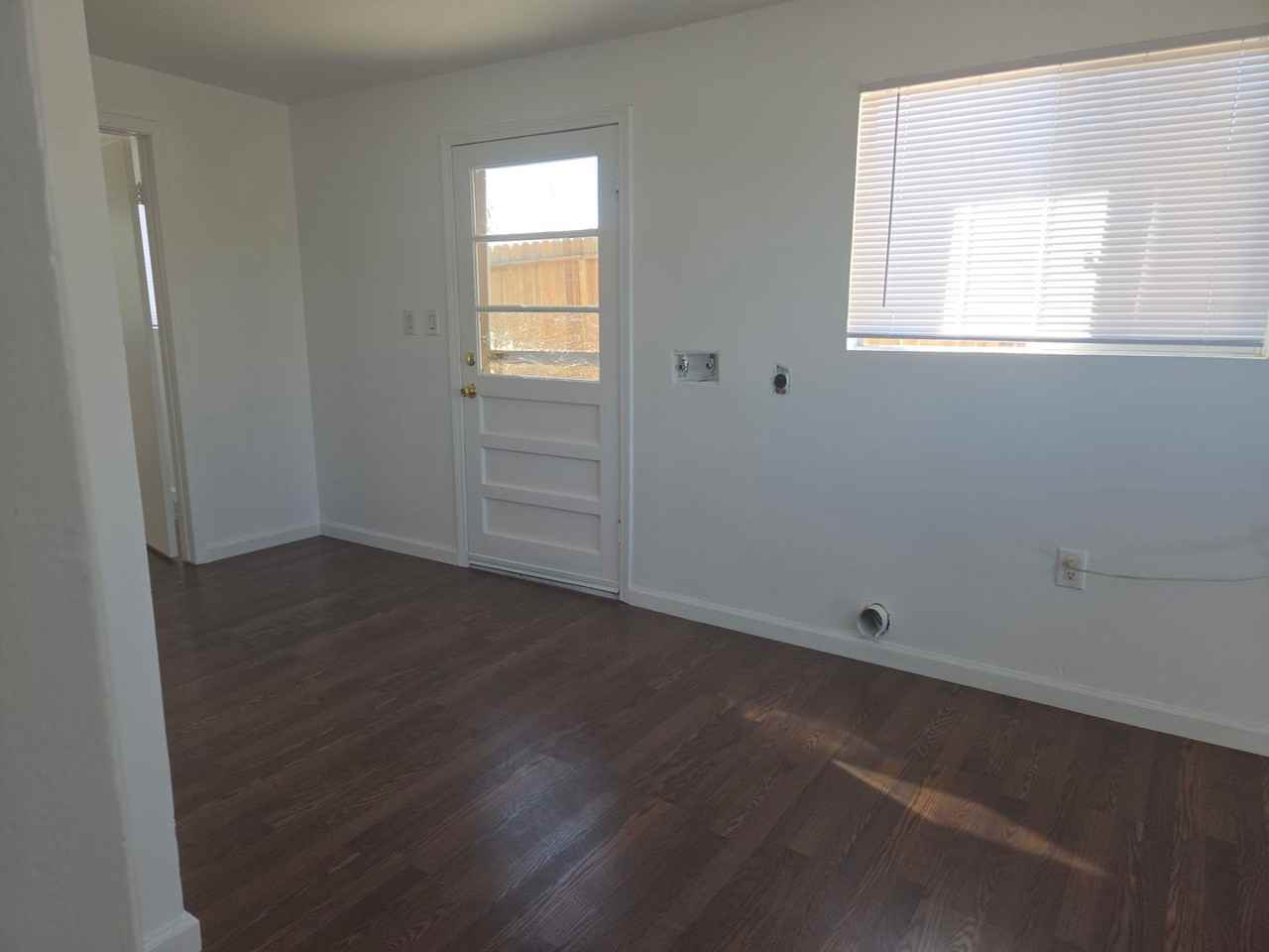 6535 Bullion Ave - Photo 5 of 39