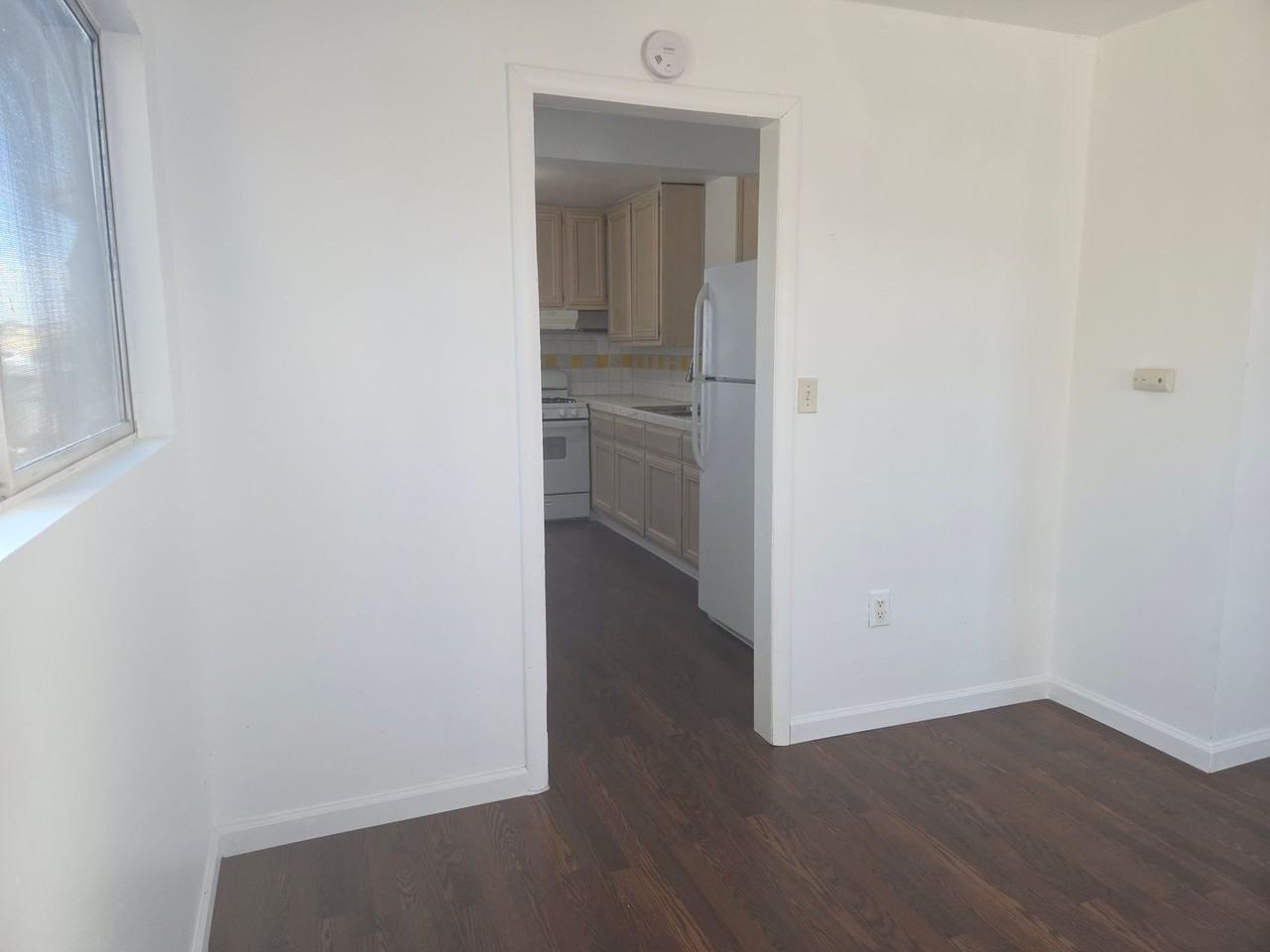 6535 Bullion Ave - Photo 6 of 39