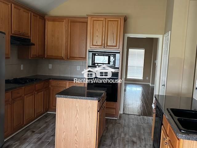 3821 Island Ct - Photo 3 of 11