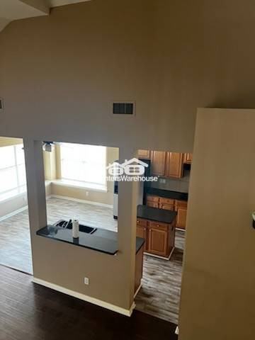 3821 Island Ct - Photo 5 of 11