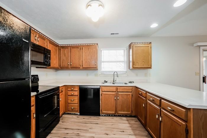 205 Randell Ct - Photo 4 of 12