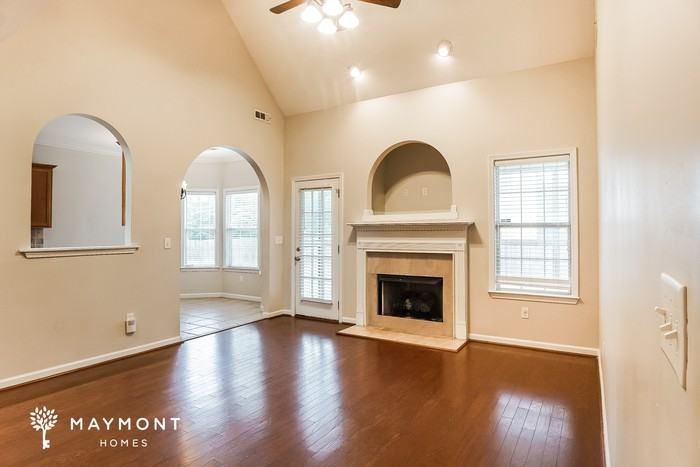 1023 Kerry Dr - Photo 5 of 13