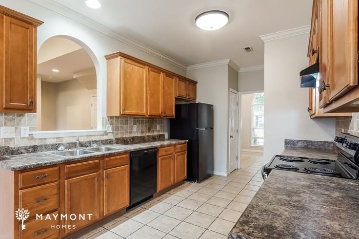 1023 Kerry Dr - Photo 7 of 13