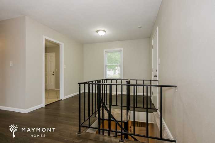 7906 W 87th St - Photo 4 of 12