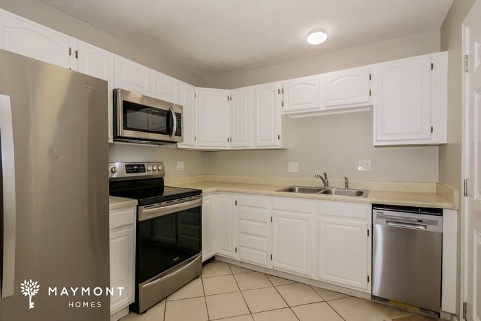 7906 W 87th St - Photo 5 of 12