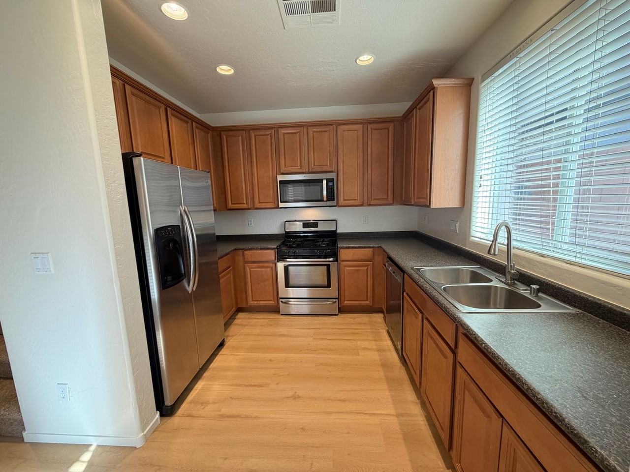 10559 La Campana St - Photo 3 of 12