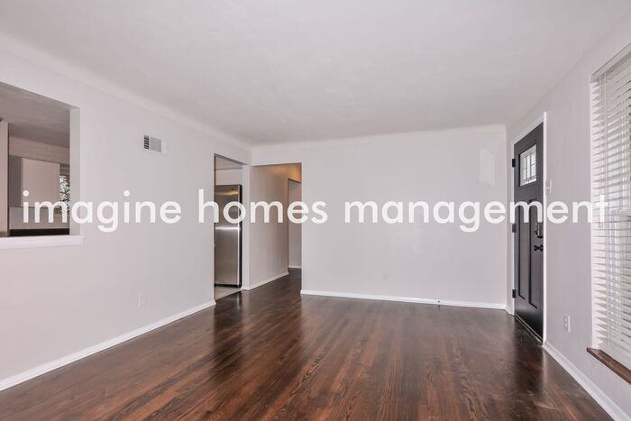 1020 Rockman Pl - Photo 3 of 14