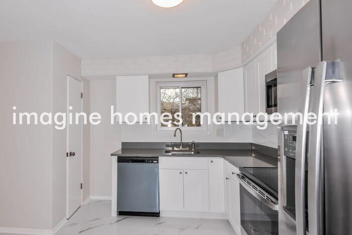 1020 Rockman Pl - Photo 5 of 14