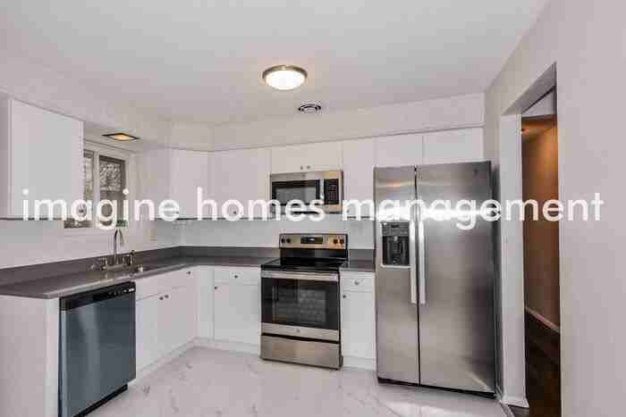 1020 Rockman Pl - Photo 6 of 14