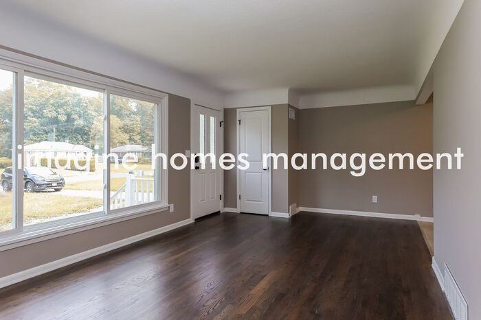 1952 Miriam Ave - Photo 5 of 16