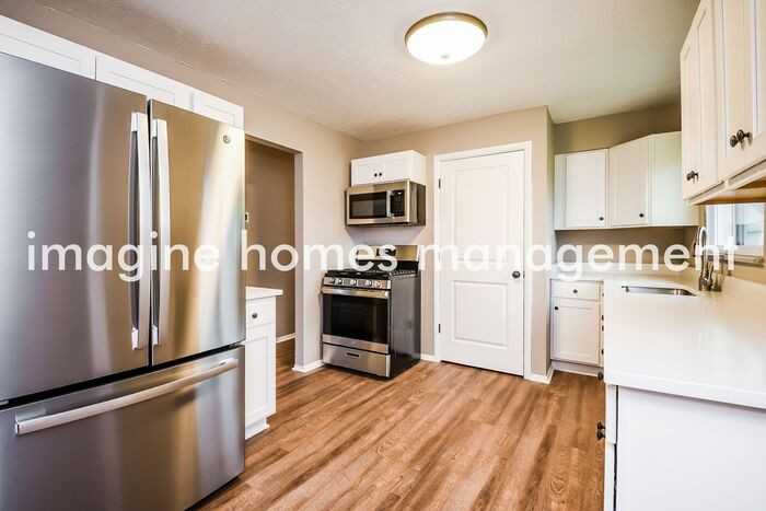 35143 Bainbridge Rd - Photo 7 of 14