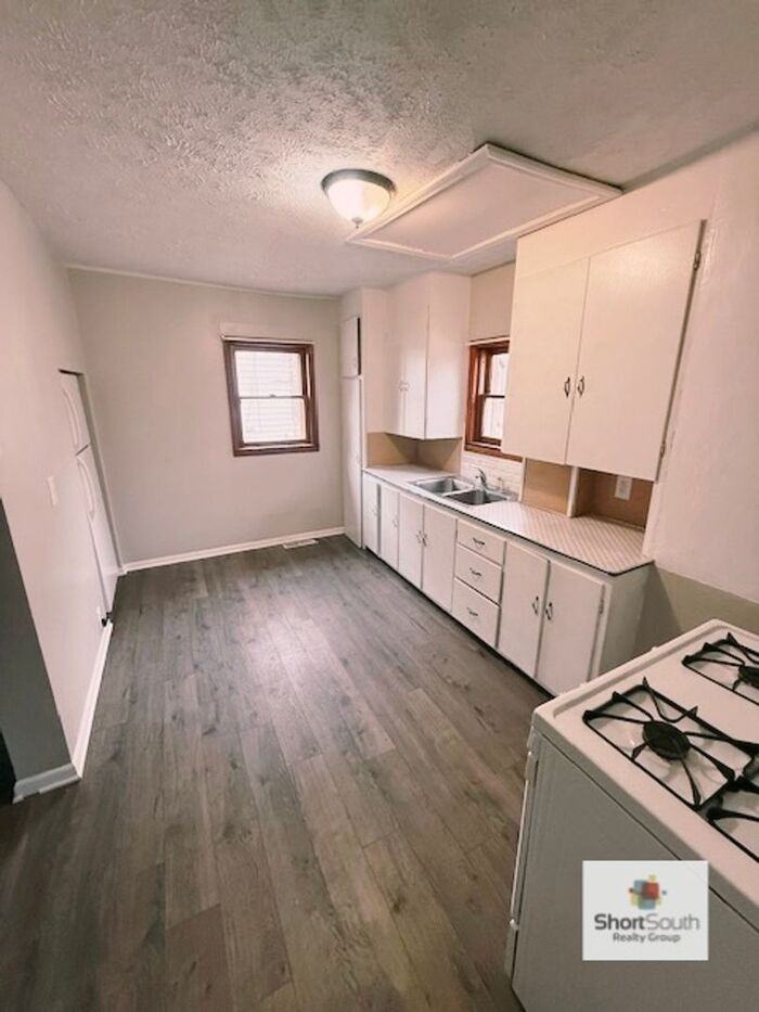 1450 Barclay St #1 - Photo 2 of 8