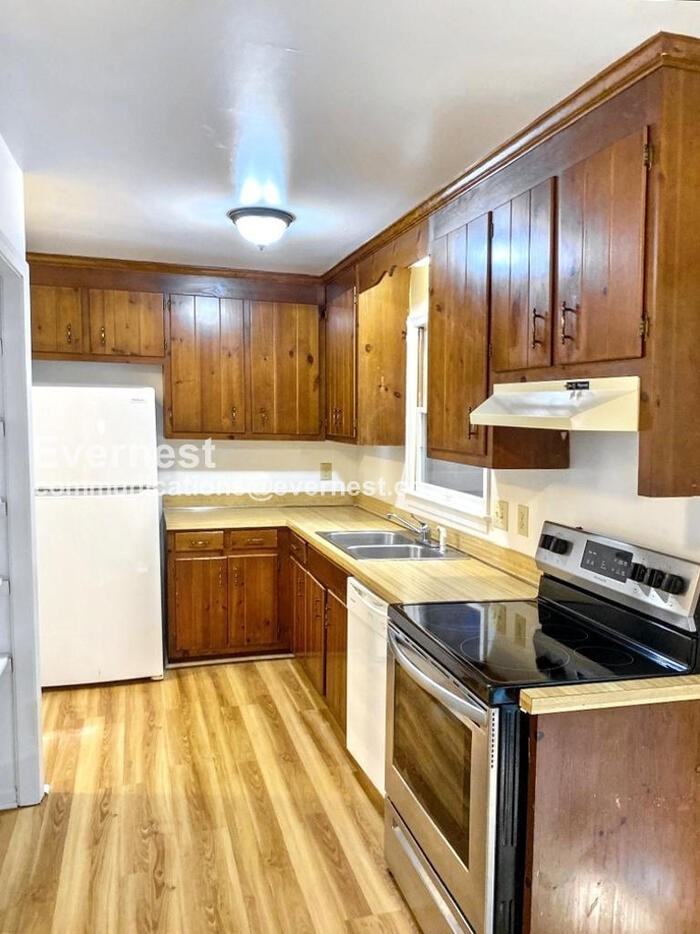 532 Neck O Land Rd Apt D - Photo 2 of 14