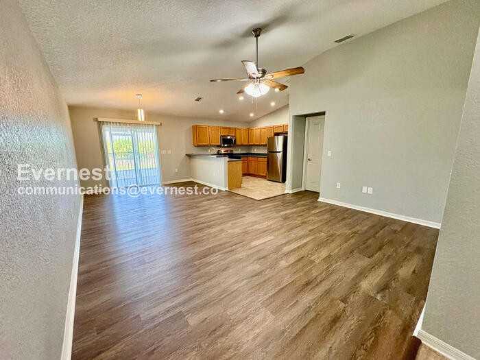 2219 15th Ave E - Photo 6 of 32