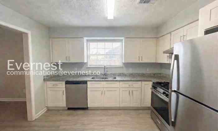 1085 Samuel Dr - Photo 3 of 22