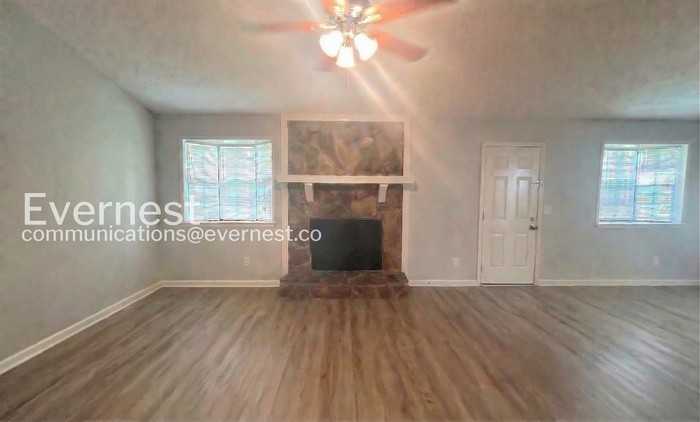 1085 Samuel Dr - Photo 6 of 22