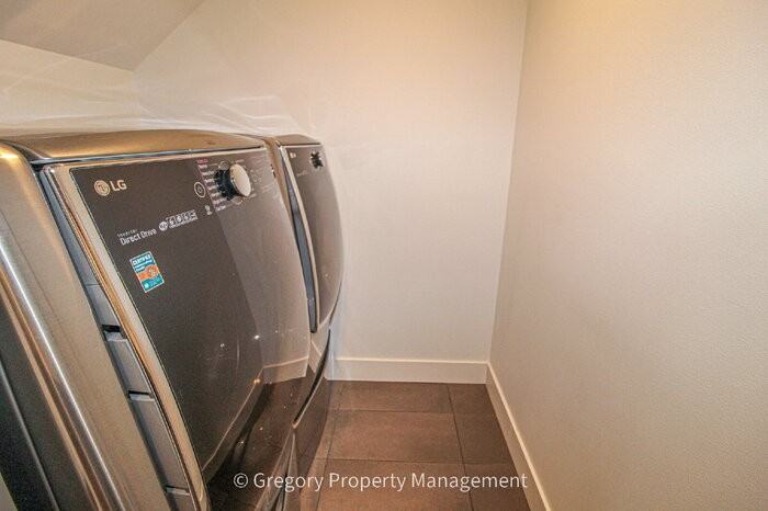 9604 Main St #C - Photo 6 of 40