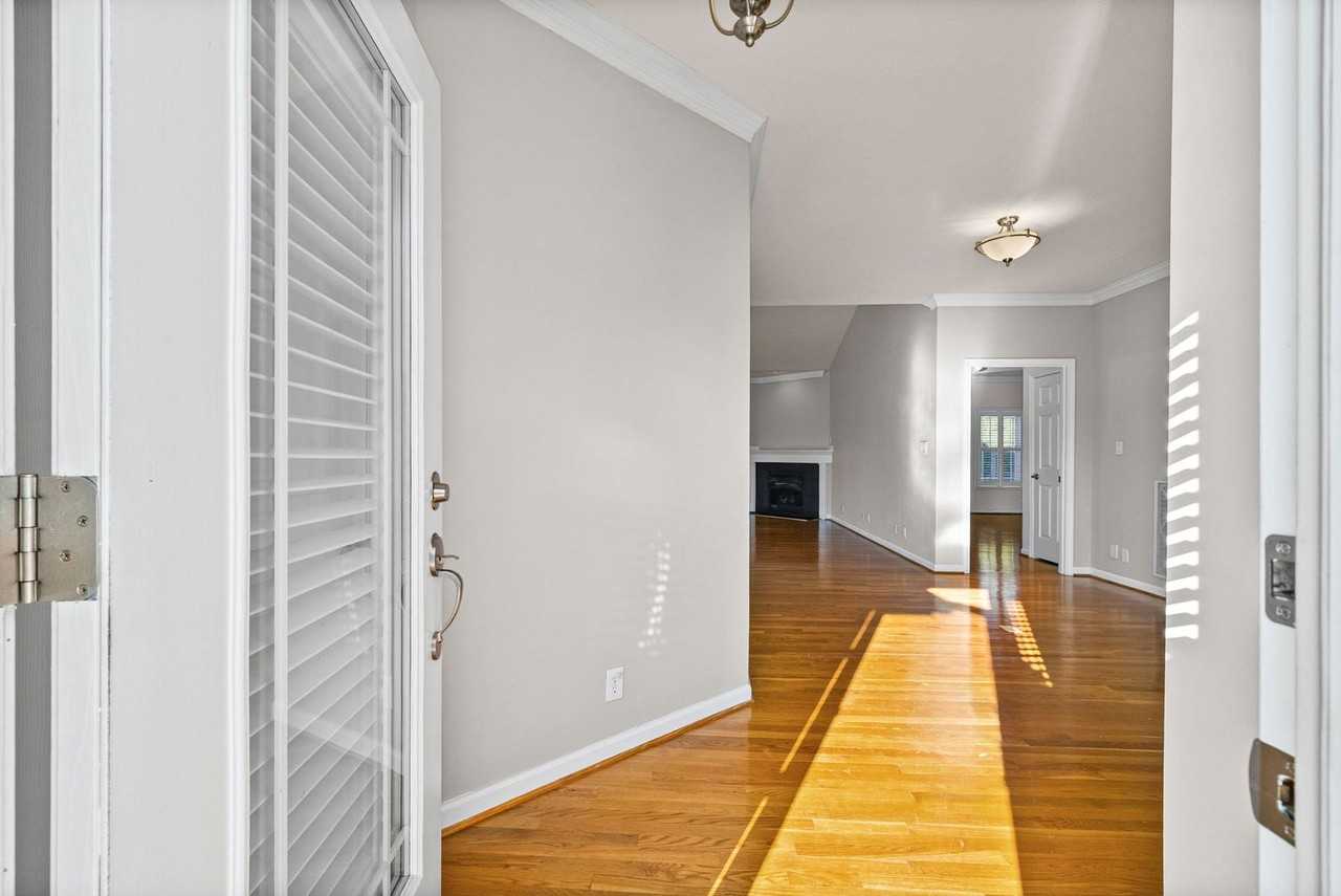 650 Appomattox Ct - Photo 7 of 38