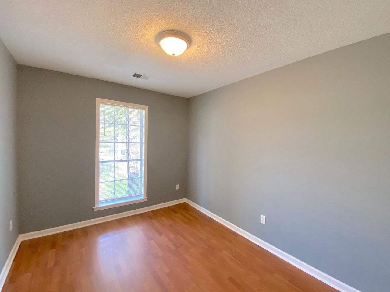 8115 Kerry Dr - Photo 5 of 17