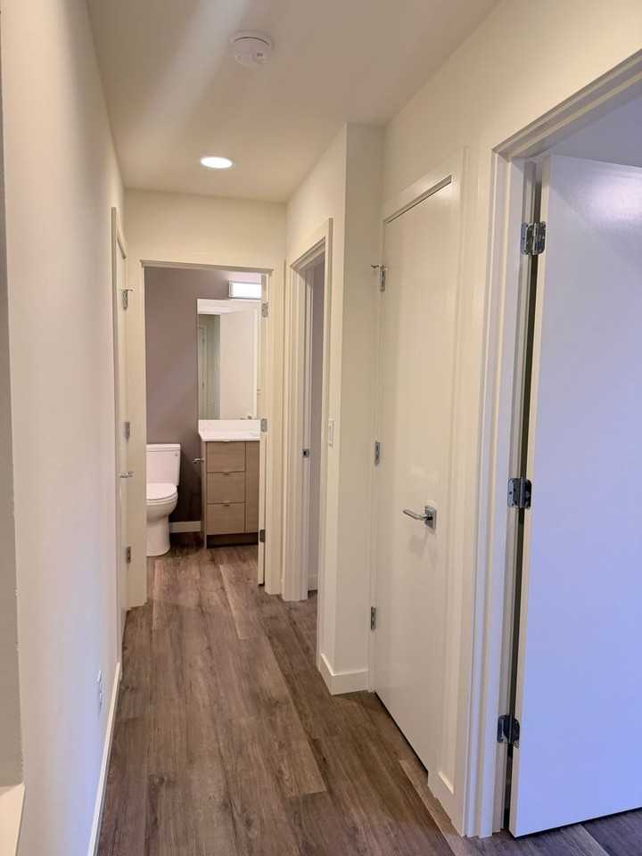 2529 29th Ave S #D - Photo 3 of 32