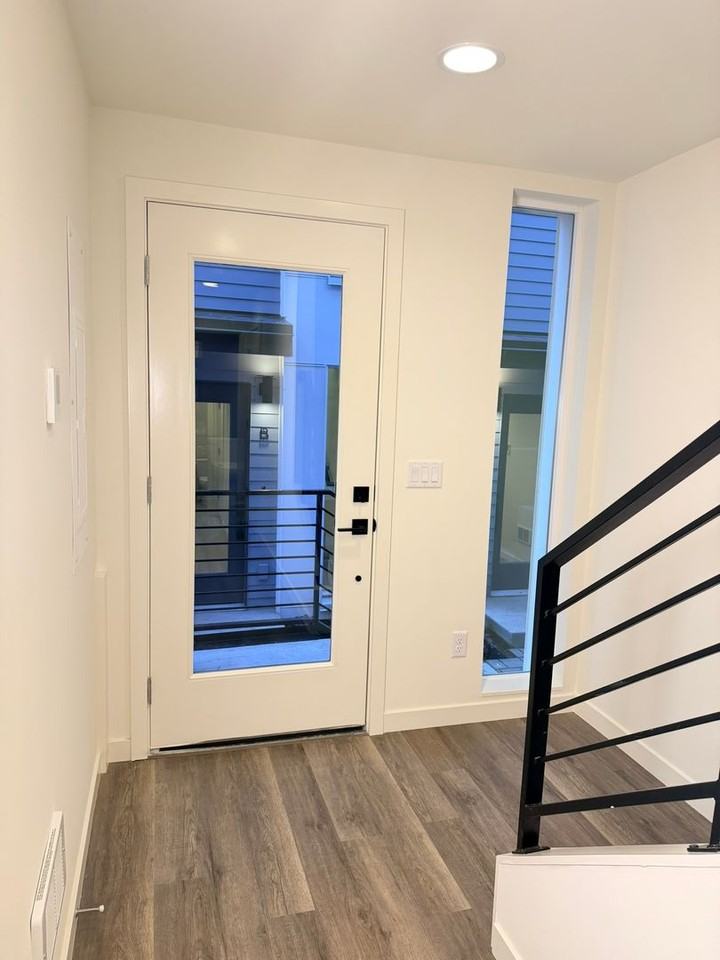 2529 29th Ave S #D - Photo 4 of 32