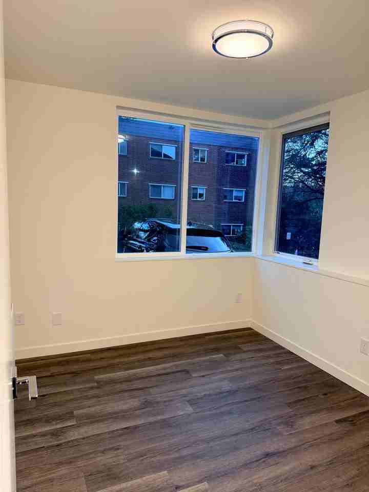 2529 29th Ave S #D - Photo 5 of 32