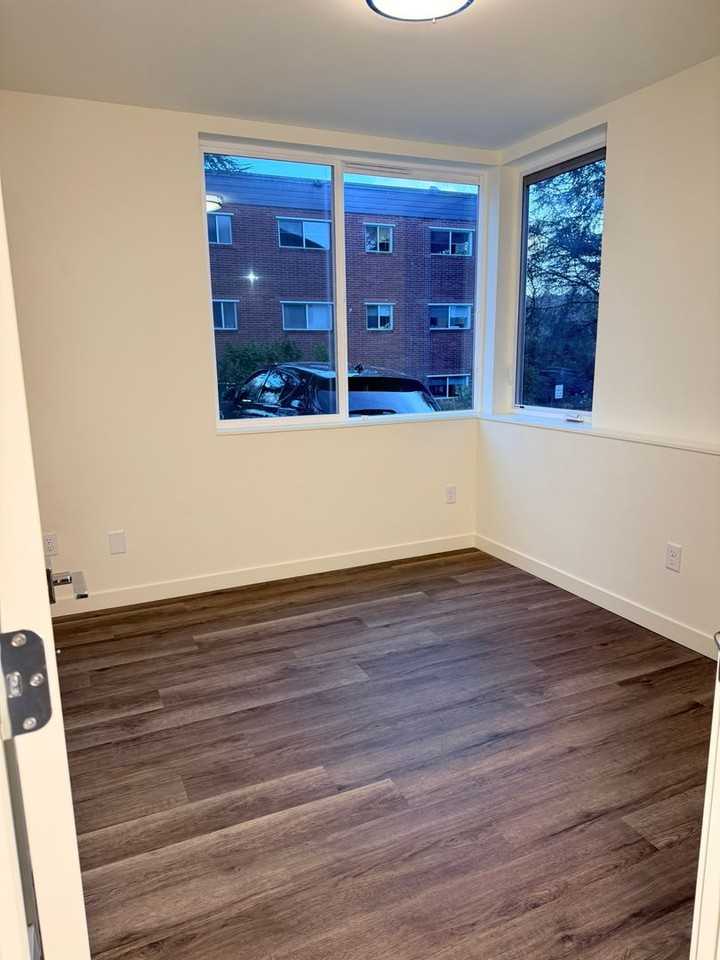 2529 29th Ave S #D - Photo 6 of 32