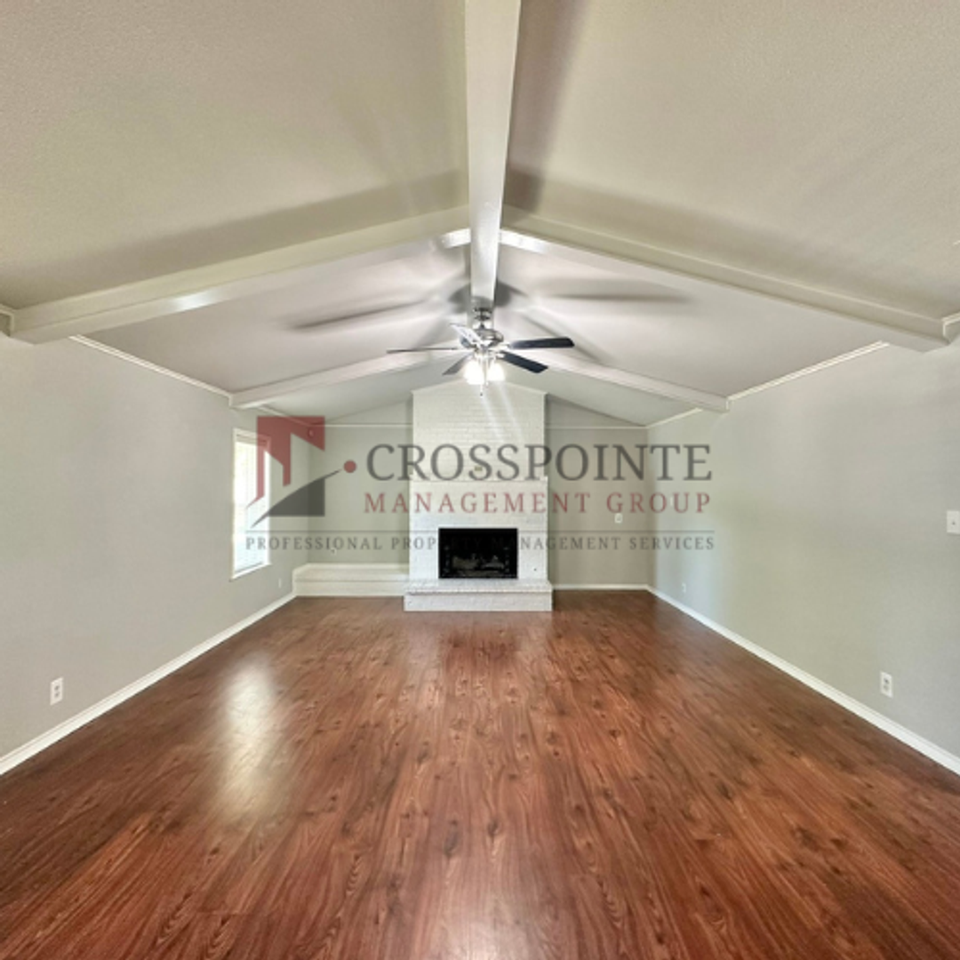 3921 Wakefield Dr - Photo 2 of 23