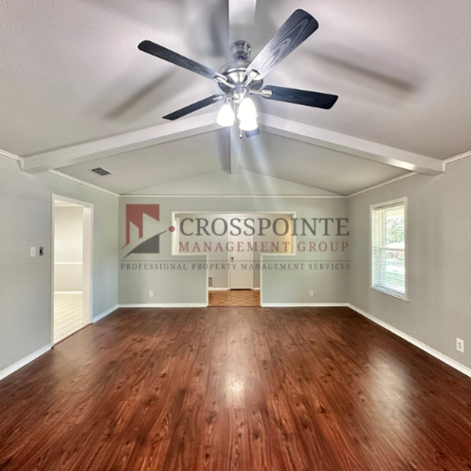 3921 Wakefield Dr - Photo 3 of 23