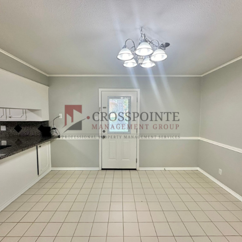 3921 Wakefield Dr - Photo 5 of 23