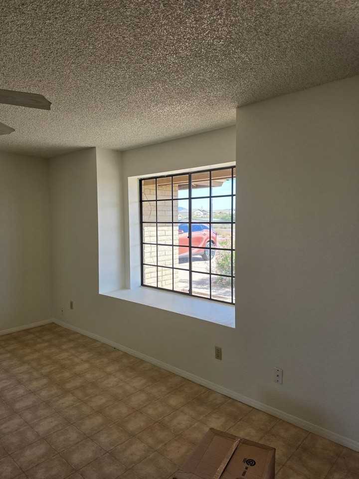 1458 N Acacia Rd - Photo 7 of 9