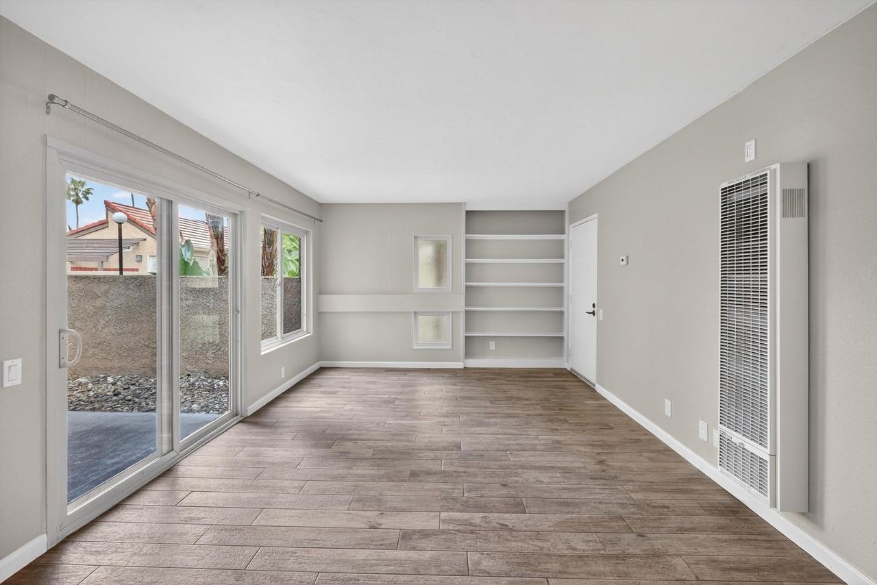 16911 Bluewater Ln - Photo 3 of 33