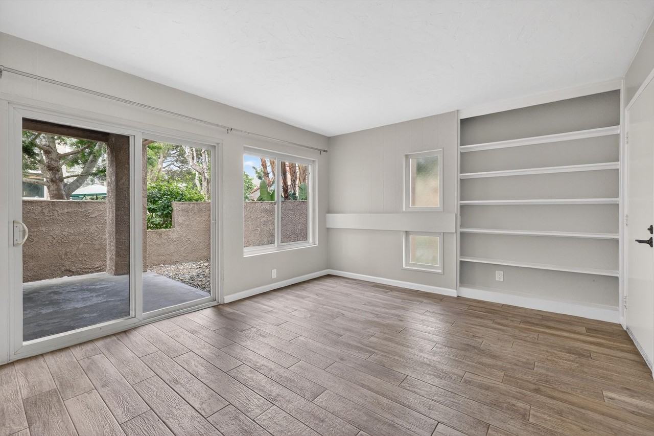 16911 Bluewater Ln - Photo 4 of 33