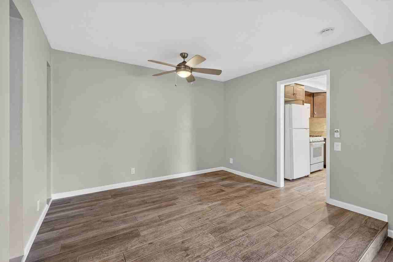 16911 Bluewater Ln - Photo 5 of 33