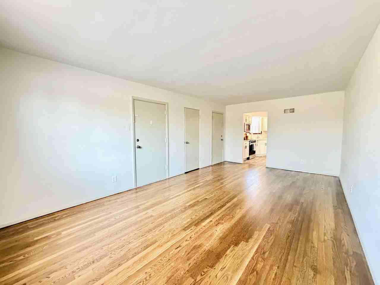 7180 Jamieson Ave #1E - Photo 4 of 12