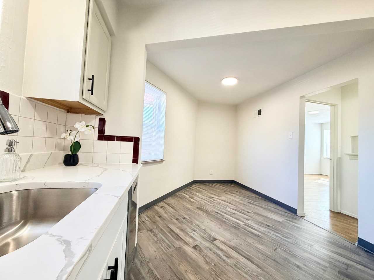 7180 Jamieson Ave #1E - Photo 5 of 12