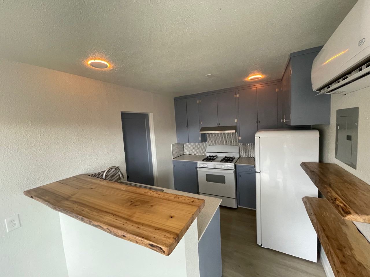 1220 L St #1220 - Photo 4 of 5